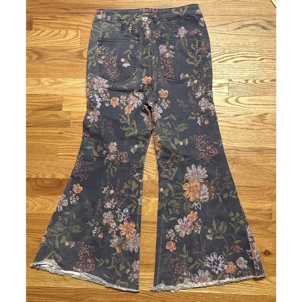 Free People We The Free Youthquake Purple Navy Floral Flare Jeans Pants Crop 30 - Picture 2 of 9